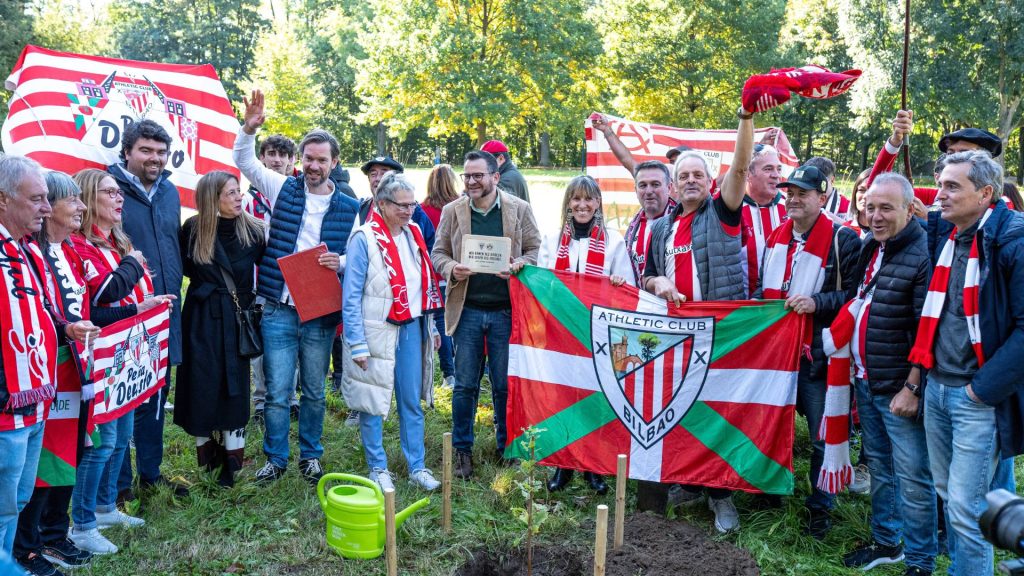 Urria, Athleticen hilabeterik sozialena