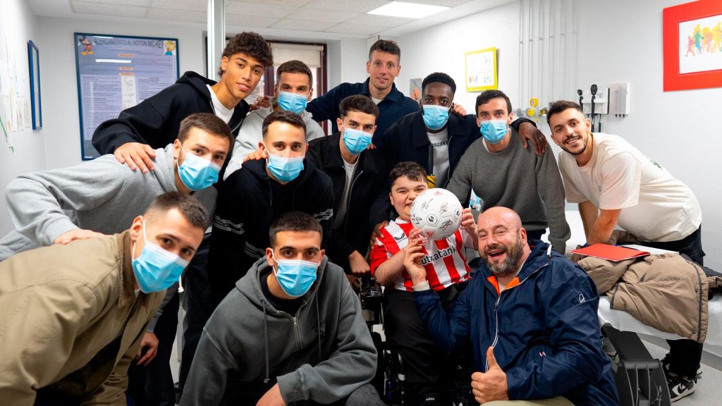 Athletic Club makes its traditional Christmas visit to Cruces, Basurto and IMQ