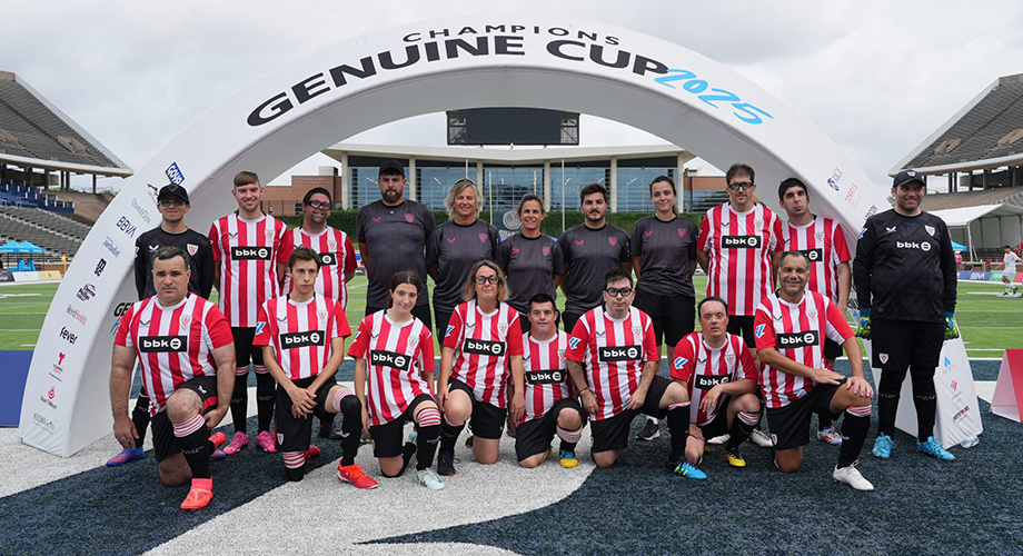 Homenaje al Athletic Genuine en San Mamés